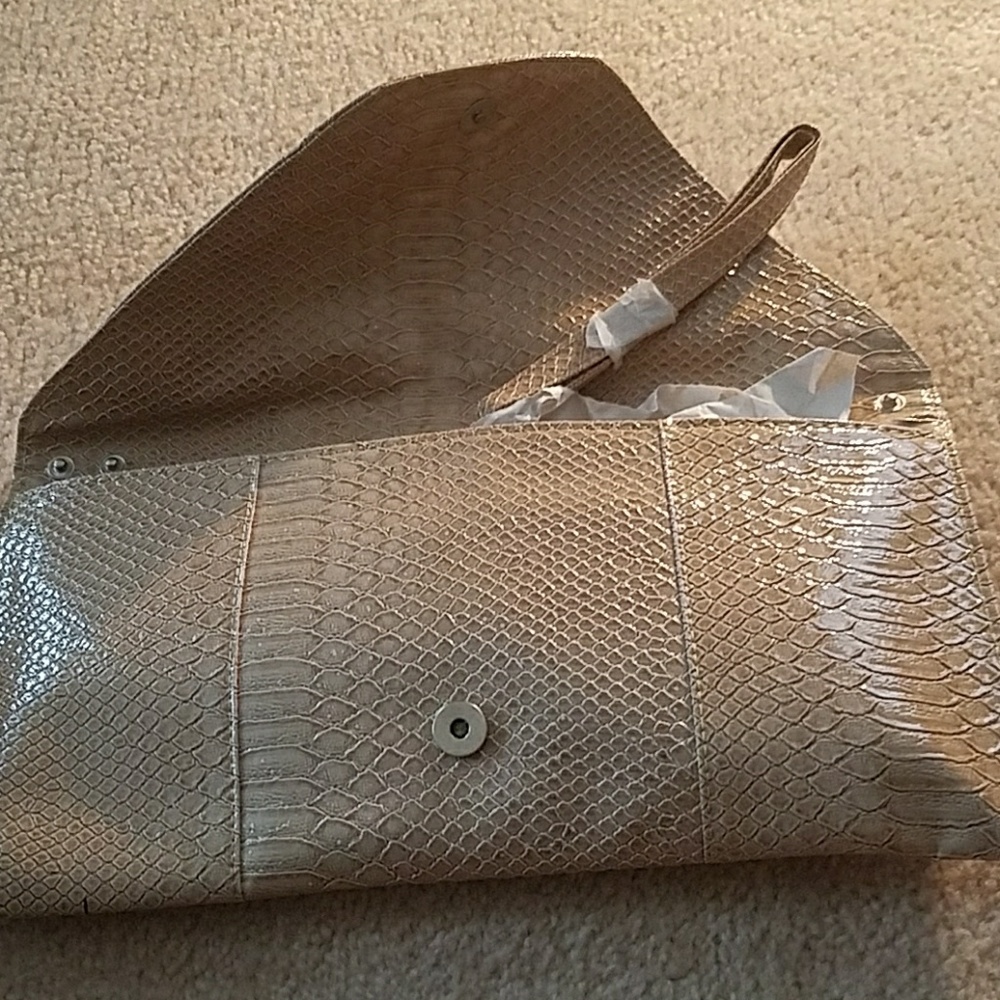 Clutch - Picture 3 of 3